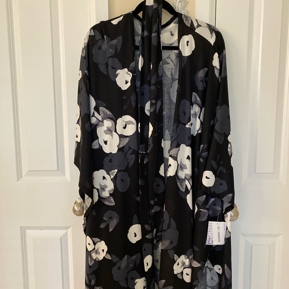 LuLaRoe Sweaters - NWT Lularoe Savannah L/XL